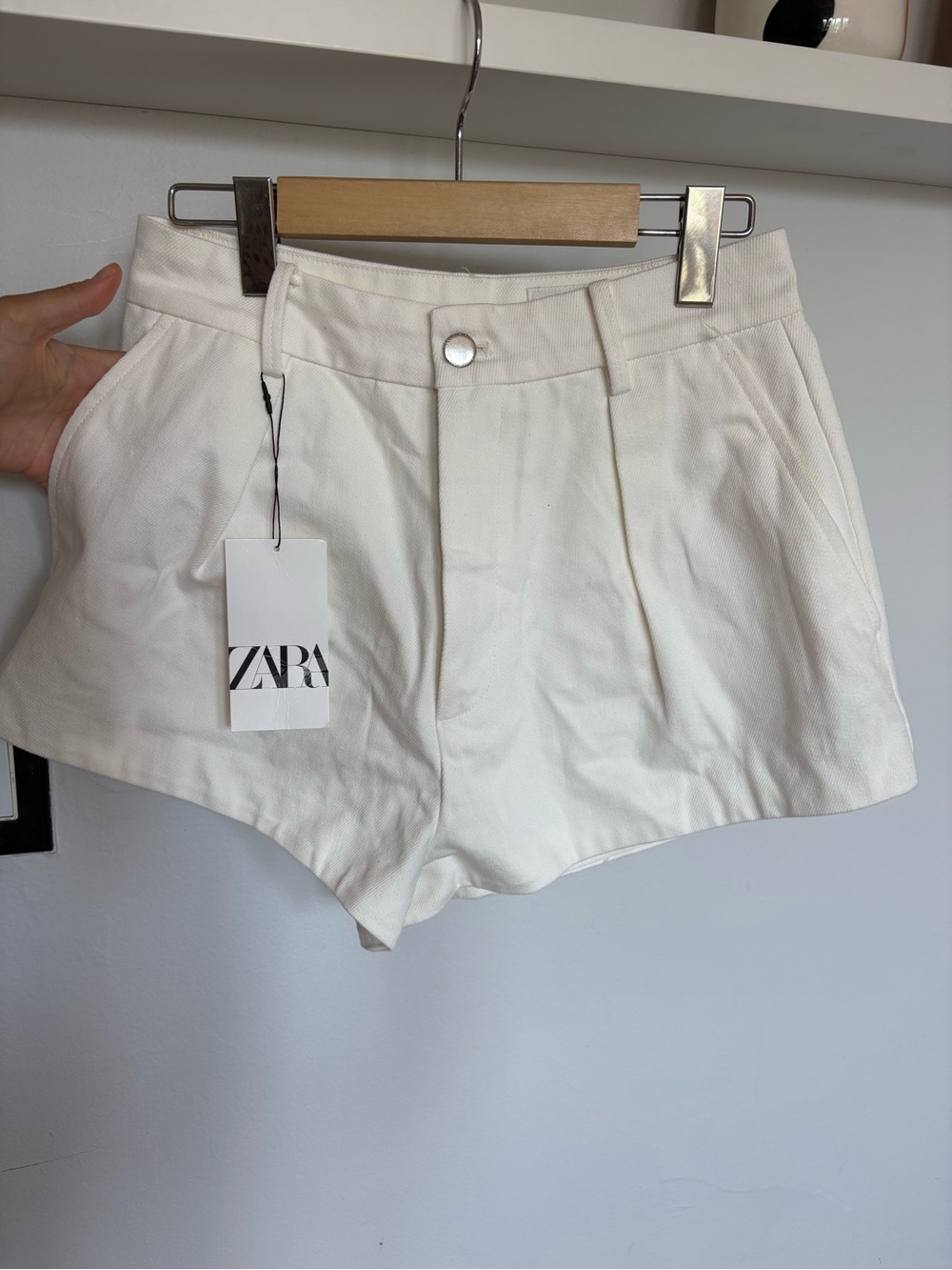 Zara Cream High-Waist Pleated Women's Shorts